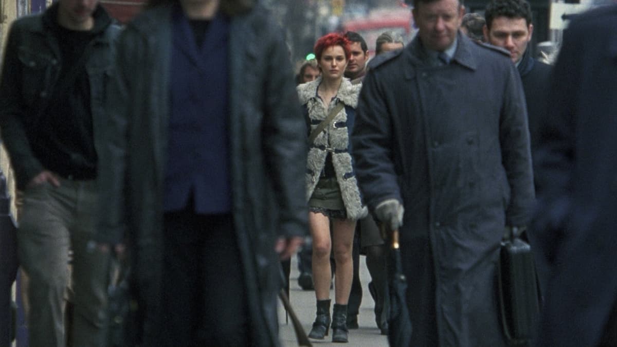 Closer (2004) key art